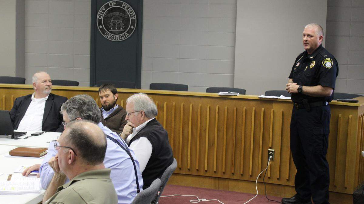 Perry Police Lt. Chris Sutcliff talks to city council members about active shooter training for city employees.