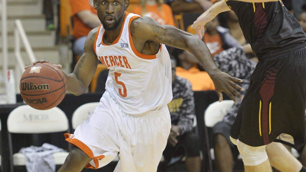 Mercer guard Jestin Lewis (5) is the Bears' leading scorer, averaging 13.0 points per game.