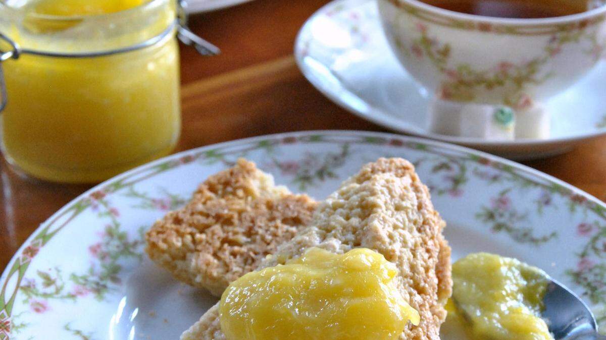 Sweet Cream Scones with the Countess' Lemon Curd.