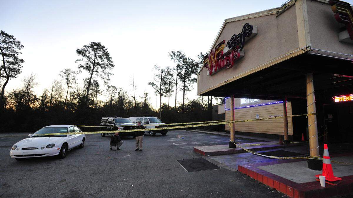 WOODY MARSHALL/THE TELEGRAPH 
 Macon, Georgia, 12/12/2014: 
 Three people were fatally shot at Wings Cafe Dec. 12, 2014.