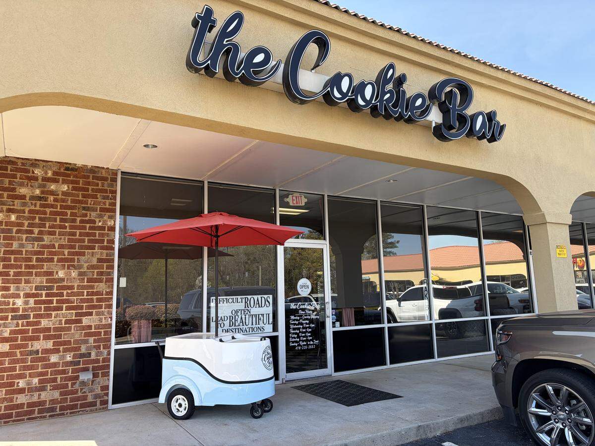 Coffee on the Moooove, a mobile coffee cart, is opening a store front in the space being vacated by Tasty Prayer the Cookie Bar.