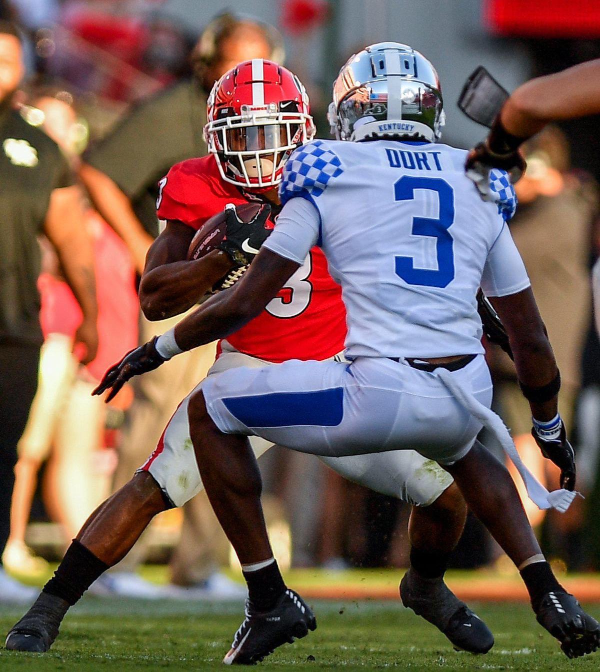 DONN RODENROTH,Athens, Georgia, 10/16/2021: Georgia’s Zamir White slips tackle and heads for a big first down Saturday against Kentucky.