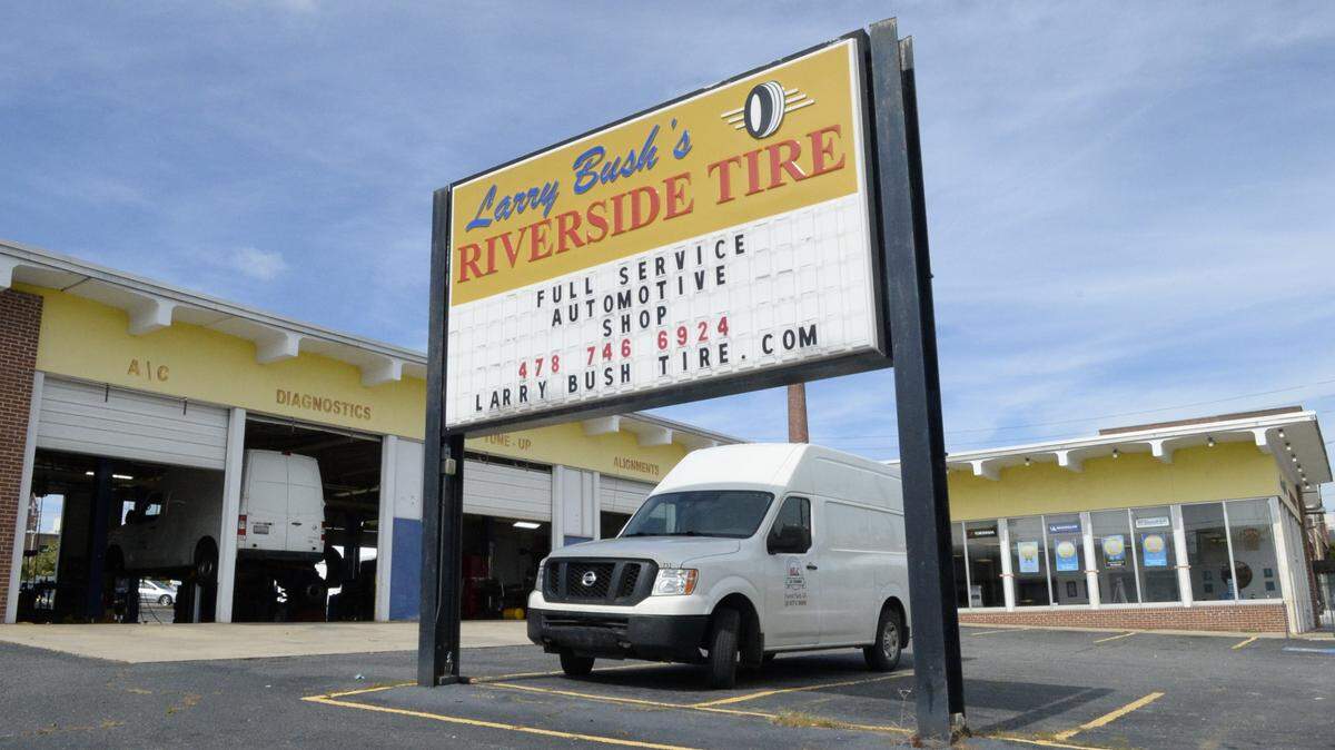 Larry Bush’s Riverside Tire closes for good Friday.