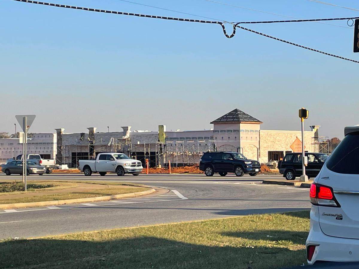 A Surcheros Fresh Mex, Dunkin’, Holy Cow! Pizzeria and more are coming to two new shopping plazas under construction on the same 4.1 acre site at Perry Parkway and Houston Lake Road in Perry. The first building on the corner will be anchored by a convenience store and gas station and house the Dunkin’ and a new breakfast spot.
