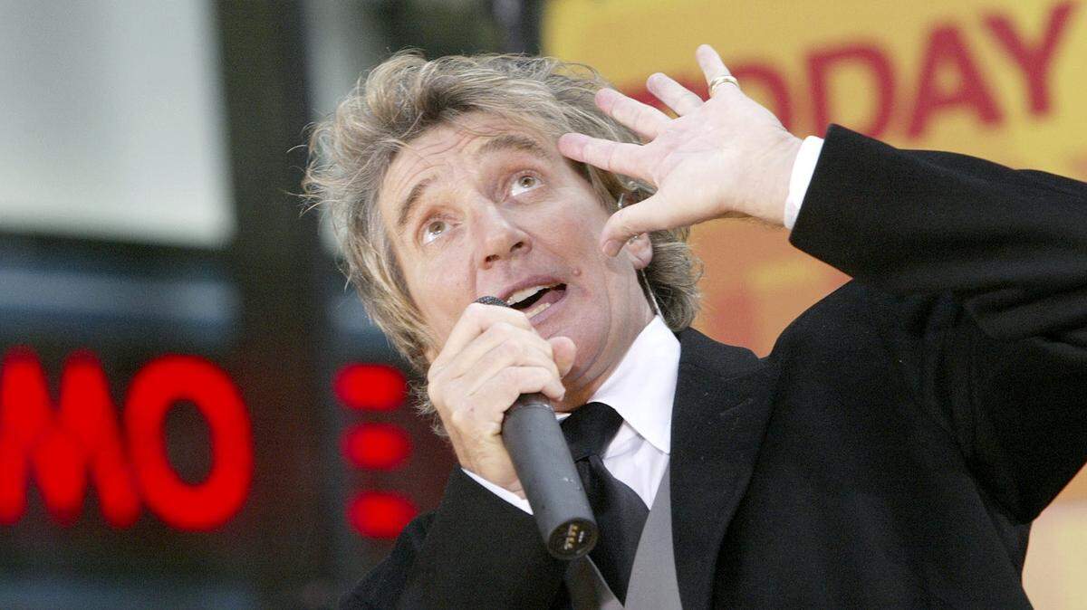Rod Stewart performs during a concert on NBC’s “Today” television show, Oct. 15, 2004, on a street in New York’s Rockefeller Center.