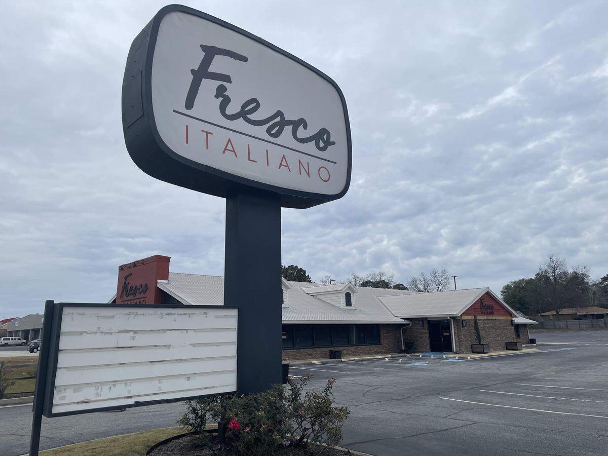 Fresco Italiano on Russell Parkway closes permanently. Building is for sale.