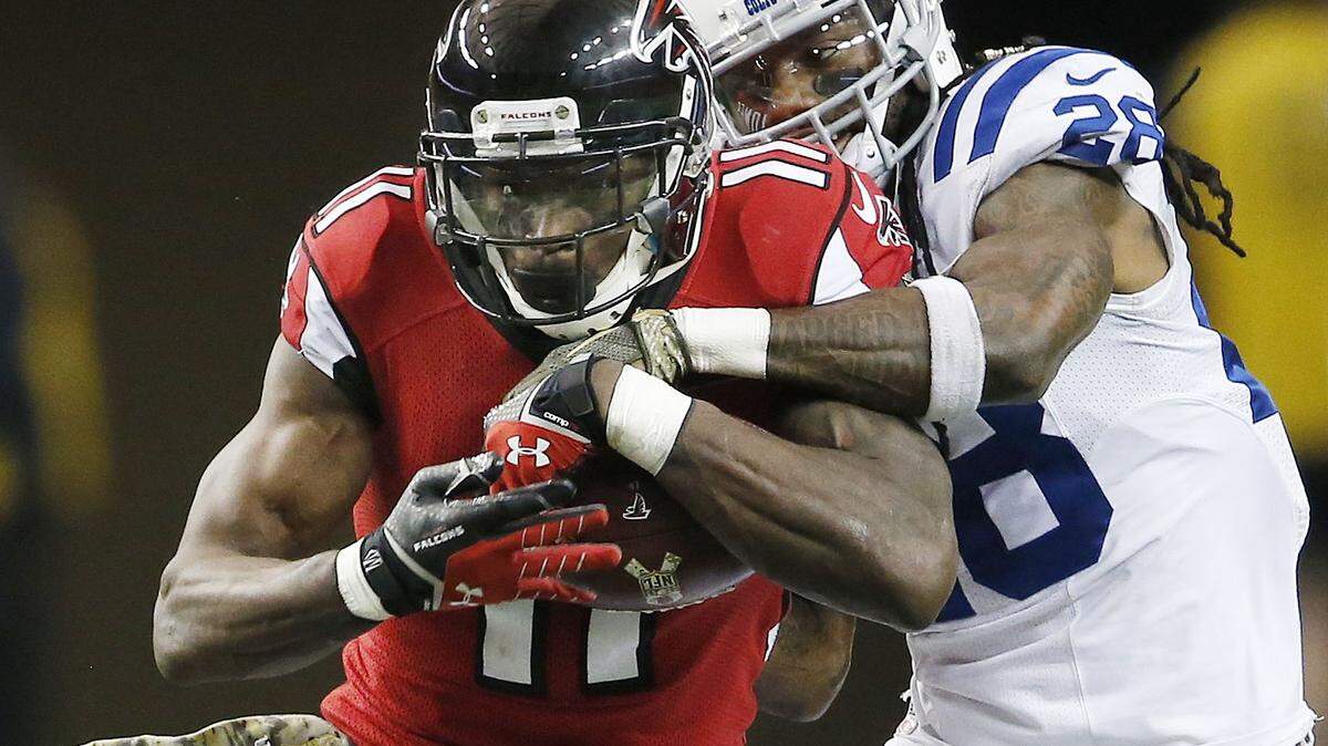 Julio Jones (11) and the Atlanta Falcons finished 8-8.