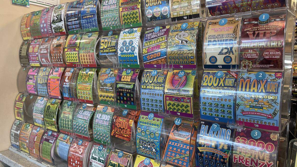 A Warner Robins resident wins the top prize on a scratch-off ticket in the Georgia Lottery.