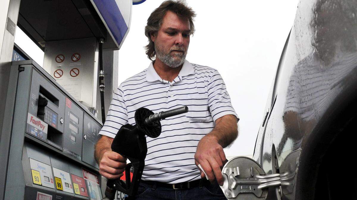 WOODY MARSHALL/THE TELEGRAPH 
 Gas prices are expected to remain low for 2016, according to a fuel price forecast.