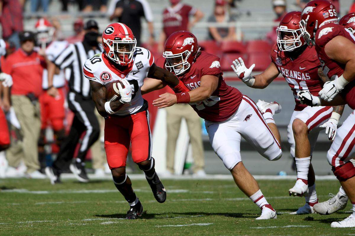 Redshirt sophomore Kearis Jackson (10) has emerged as Georgia quarterback Stetson Bennett’s favorite receiver.