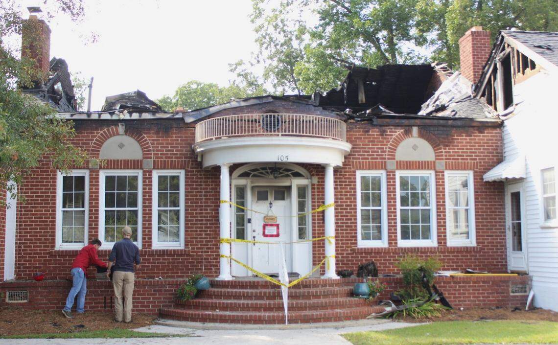 Parishioners collect items that were saved before a fire destroyed them at Byron Ga. United Methodist Church Thursday, Aug. 22, 2024. A man allegedly lit the building on fire Tuesday, according to the Byron Police Department.