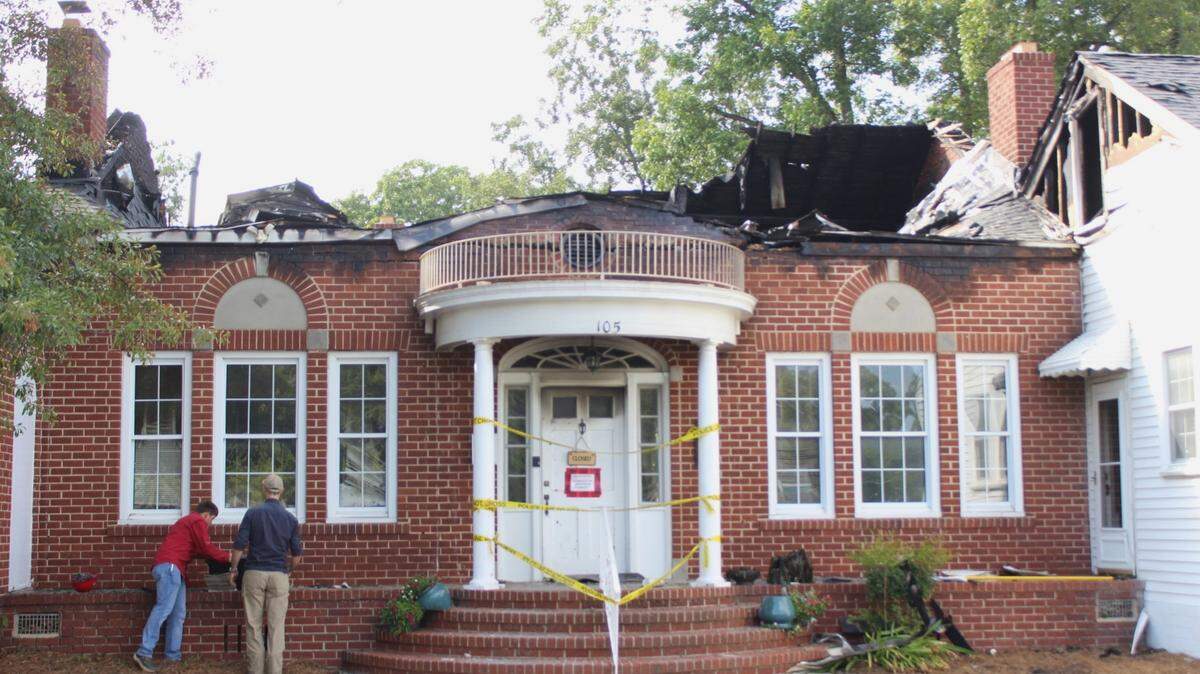 Parishioners collect items that were saved before a fire destroyed them at Byron Ga. United Methodist Church Thursday, Aug. 22, 2024. 