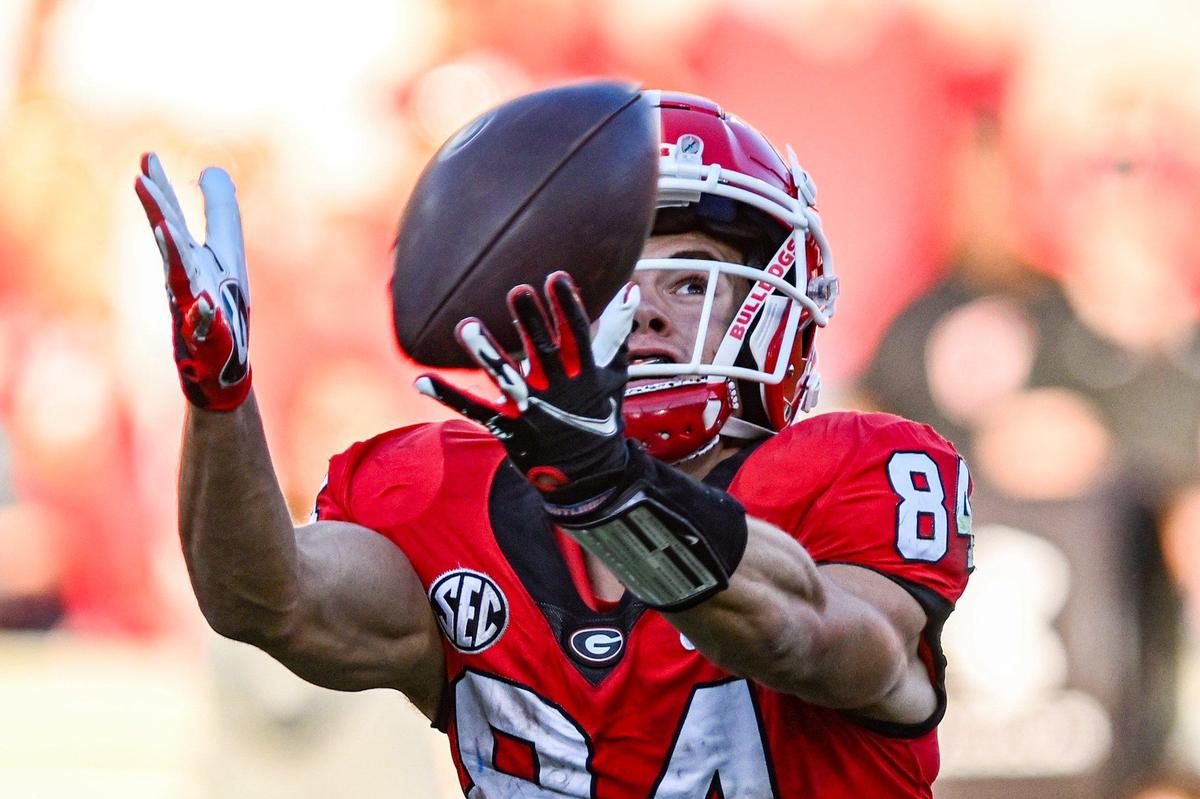Georgia’s Ladd McConkey is unable to haul in a Stetson Bennett pass during second half action against Aurburn Saturday in Athens. Georgia beat Auburn 42-10.