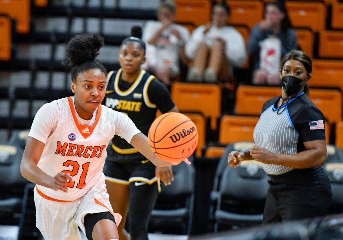 Mercer forward Shannon Titus (21) goes after a loose ball during the Bears’ game against App State November 11.