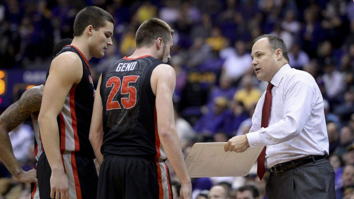 Georgia coach Mark Fox, right, speaks to Georgia forward Kenny Paul Geno (25), forward Houston Kessler and guard Charles Mann, obscured at rear, during a break in play against LSU during an NCAA college basketball game in Baton Rouge, La., Tuesday, Jan 26, 2016. (Hilary Scheinuk/The Advocate via AP)