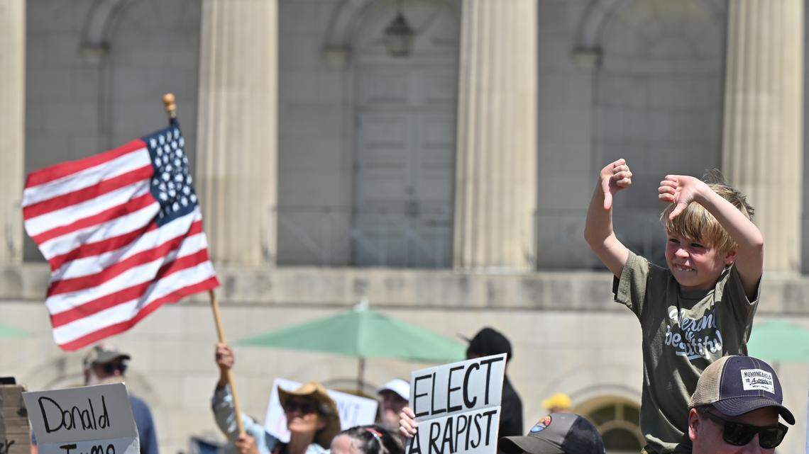 Hundreds gather at downtown Macon ‘No Kings’ protest against Trump administration