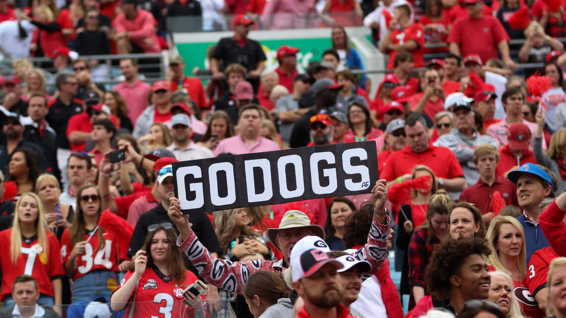 SEC links: Could college football season be moved up to July?