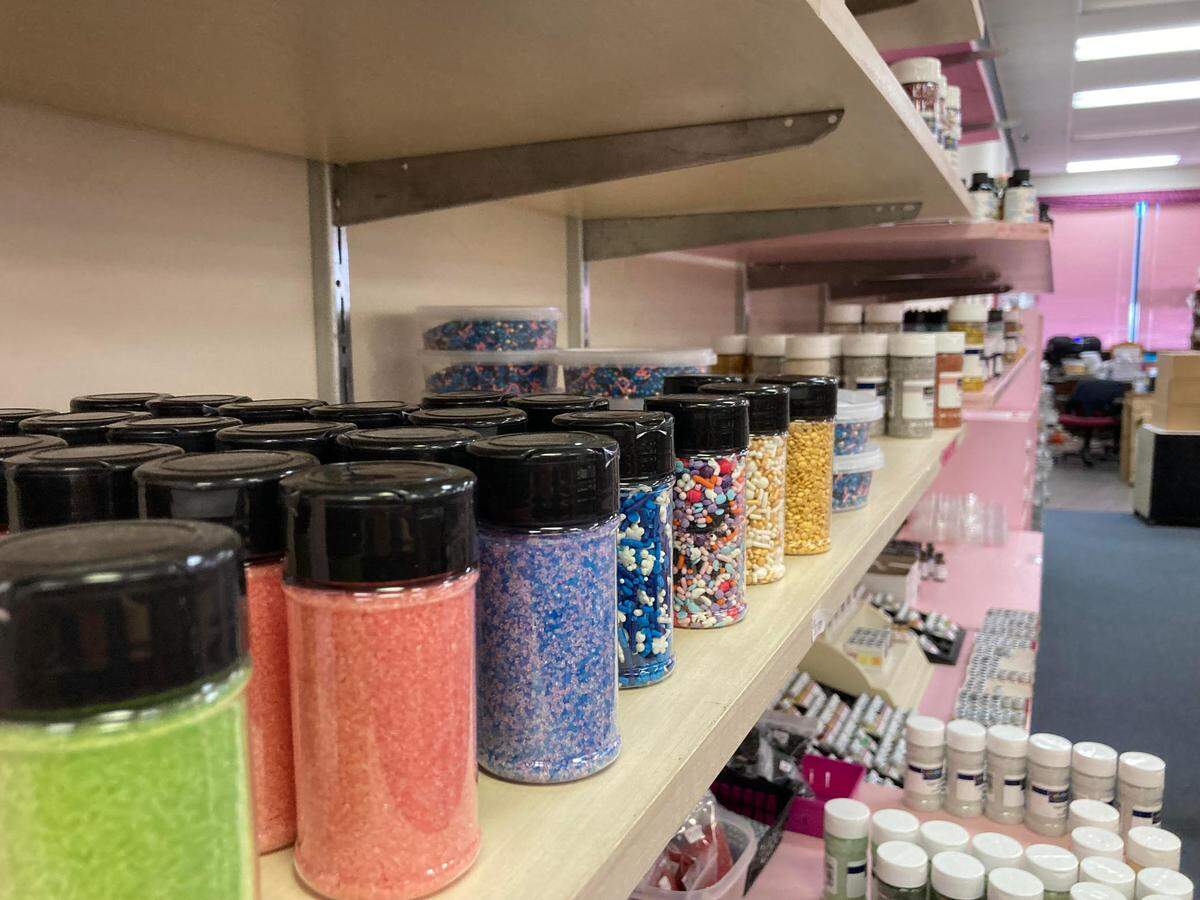 AJ’s Cake & Candy Supply carries a variety of cake and cupcake decorating supplies, including edible glitter and dust.
