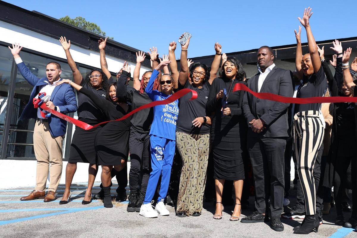 Bon Vivant Restaurant Lounge owner Gwenkeia Simmons cuts the ribbon for her new restaurant and lounge off of North Davis Drive with friends, family and community supporters on Thursday, Oct. 17, 2024, in Warner Robins, Georgia. Bon Vivant celebrated its grand opening Thursday and aims to bring upscale dining to the north side of Warner Robins.