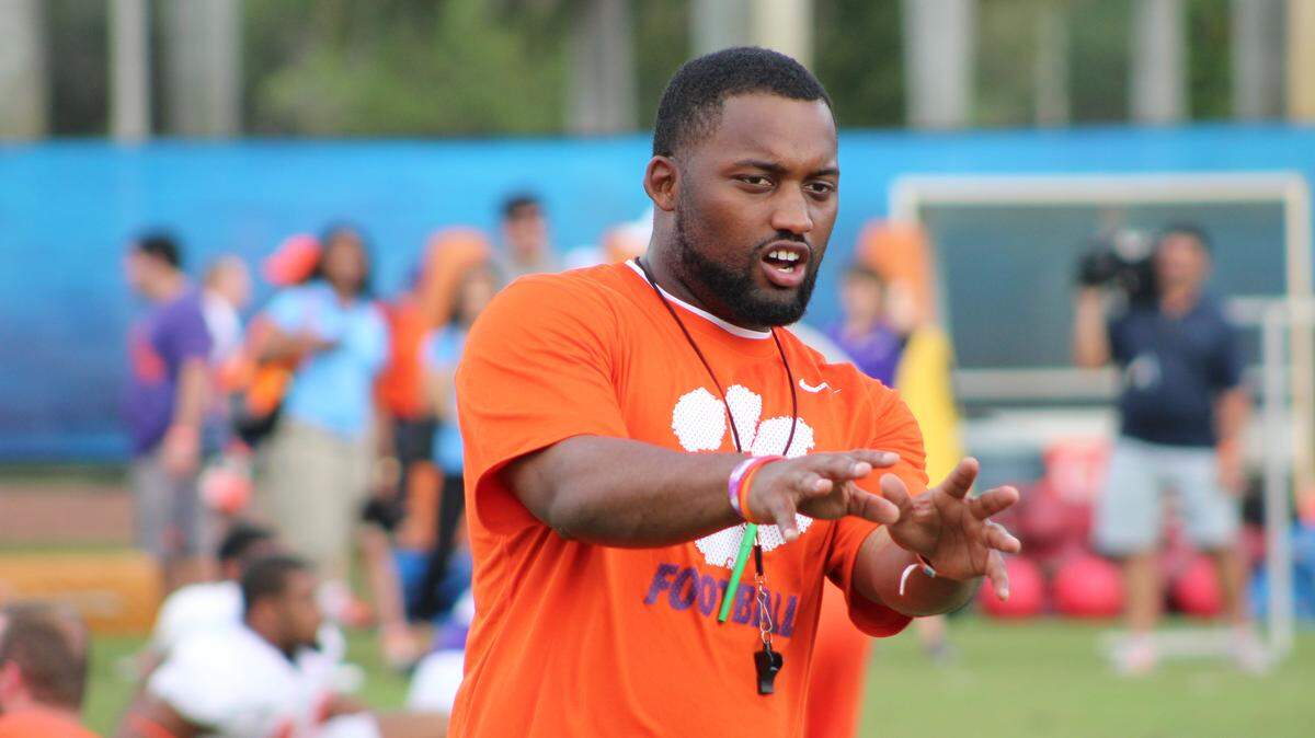 Former Clemson linebacker Corico Wright started his coaching career as a Tigers graduate assistant, but he went on to intern in the NFL and gain outside experience at other schools.