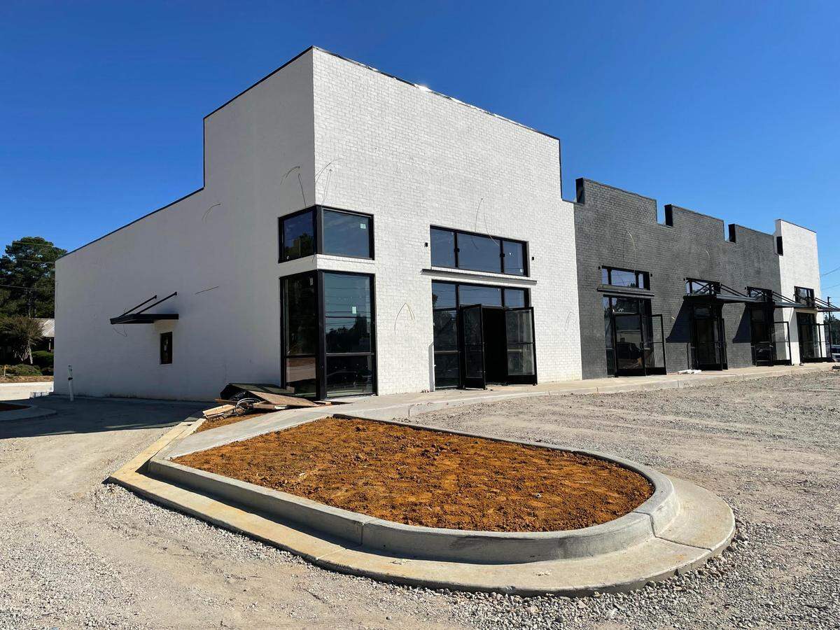 An Acres & Oak Kitchen is coming to Suite 300 of this new building at South Houston Lake and Leverette roads in Warner Robins, along with four other tenants.