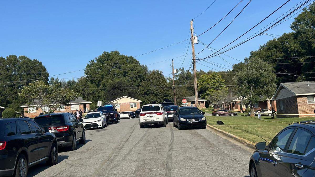 The Milledgeville Police Department is investigating a murder-suicide that happened in a home on Pritchard Street Thursday morning.