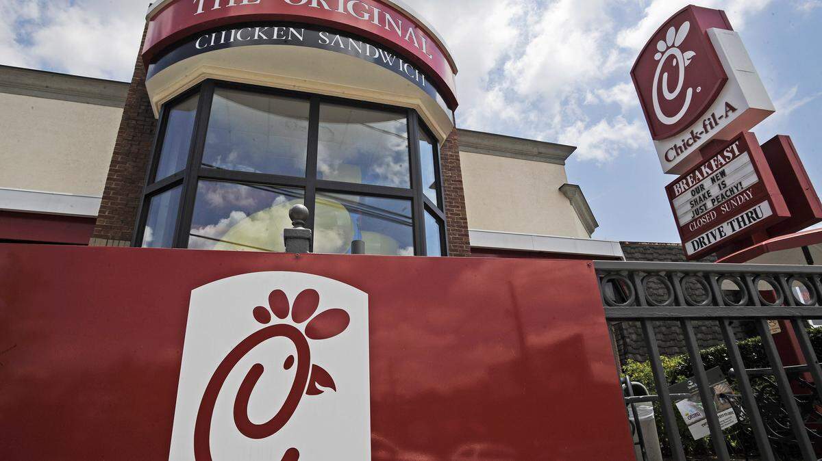 Chick-fil-A is offering free fudge brownies to reward members in January.