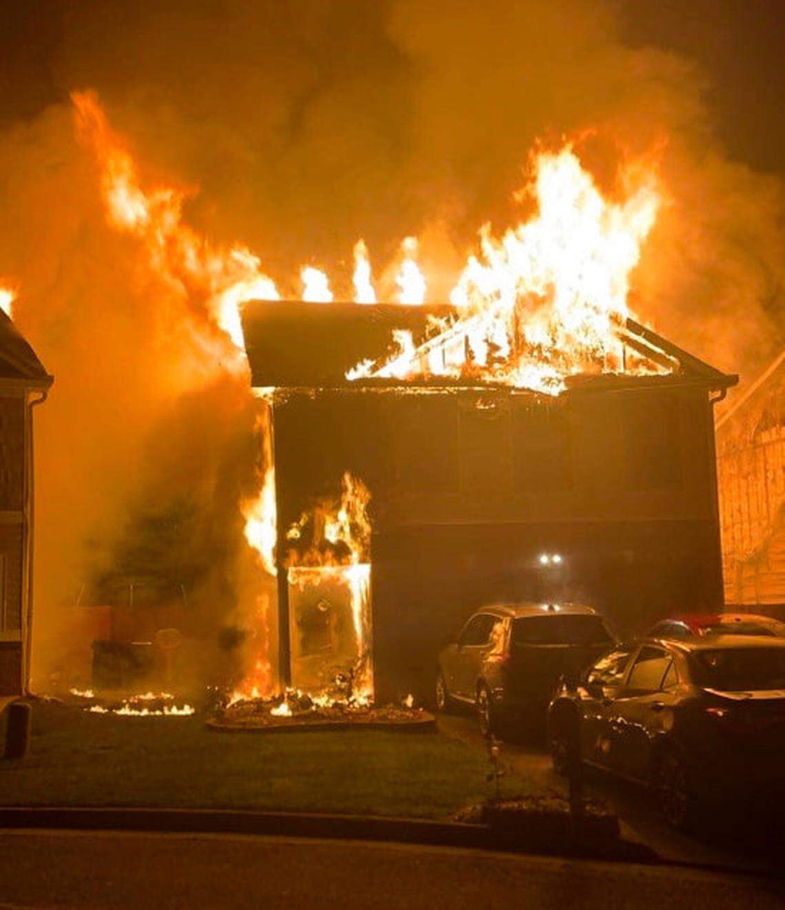 Fire officials say multiple homes in a Georgia neighborhood were destroyed by a fire early Wednesday.