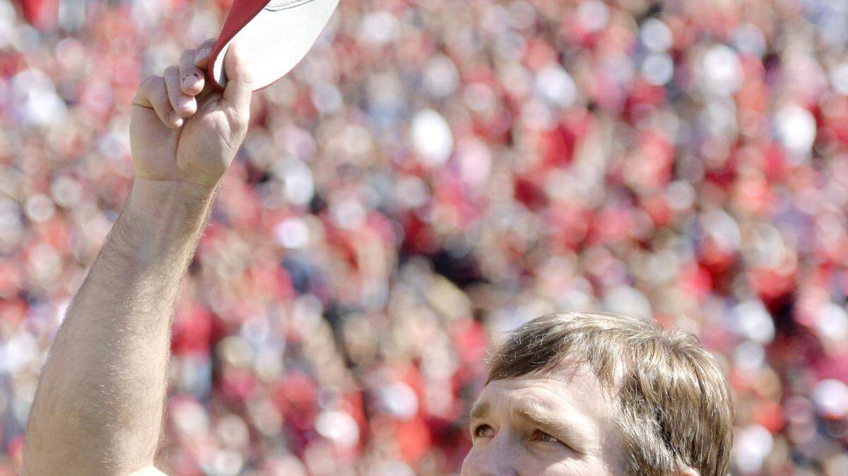 JASON VORHEES/THE TELEGRAPH Athens, GA, 04/16/2016: 
 Georgia head coach Kirby Smart acknowledges the capacity crowd prior to the Bulldogs' G-Day spring game Saturday.