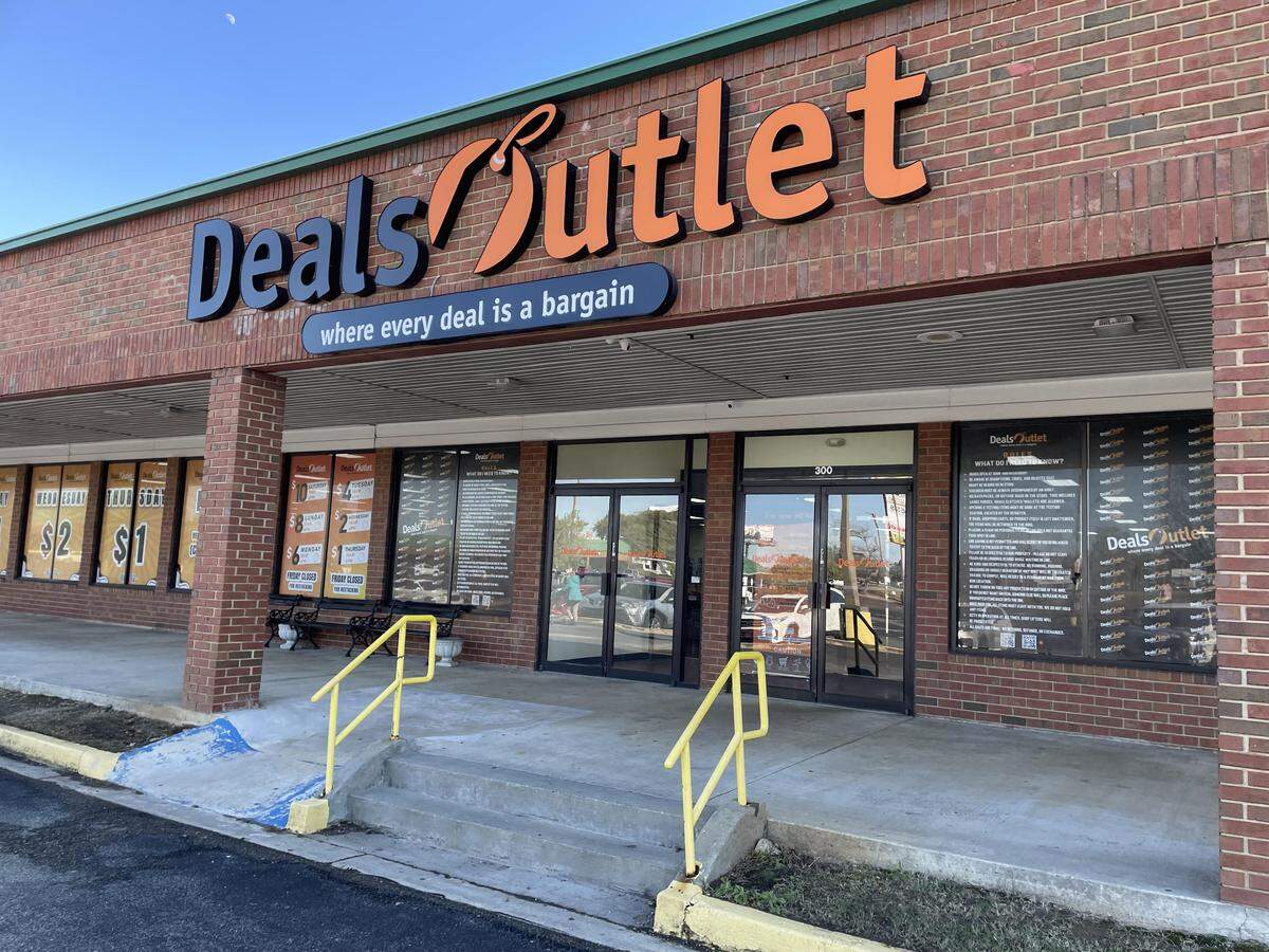 The Deals Outlet in Byron was the first of the liquidation discount retail chain’s stores to open. A new Warner Robins location is gearing up to open.