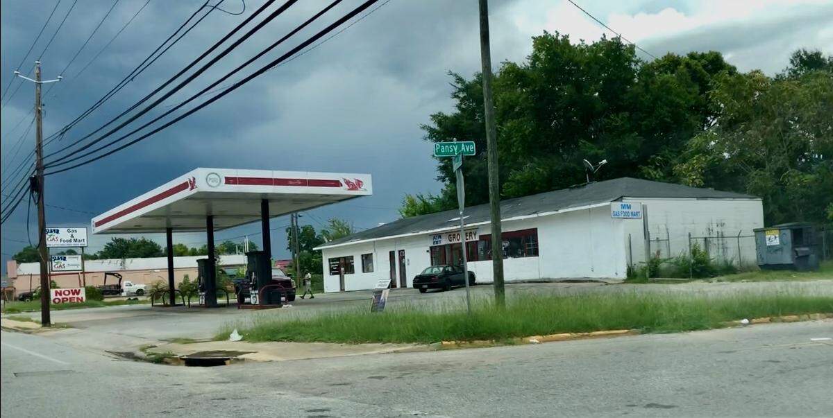 M&M Grocery at the corner of Montpelier and Pansy avenues in Macon’s Unionville neighborhood.