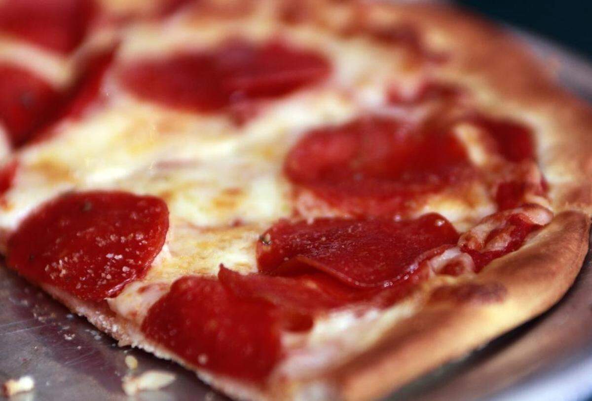 Joe Paull jpaull@ledger-enquirer.com Pepperoni and cheese pizza from Deorio’s.