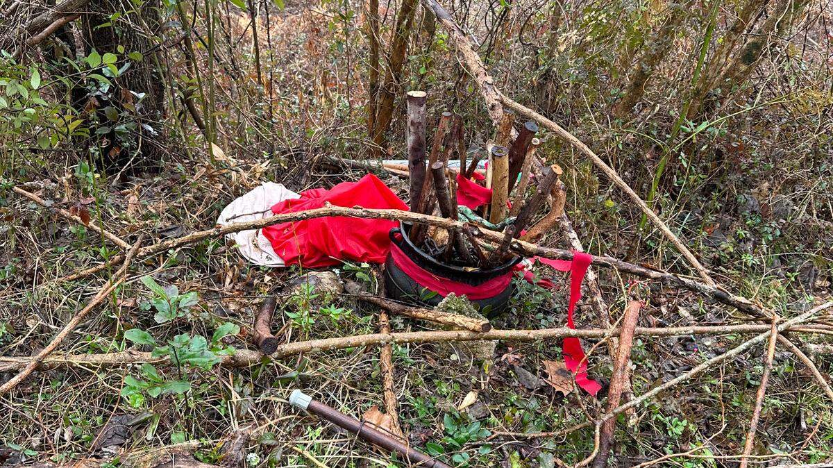 A local man found this bucket with a human skull surrounded by sticks Wednesday morning at Macon’s Rose Hill Cemetery. An anthropologist said it closely resembles an African ritual.