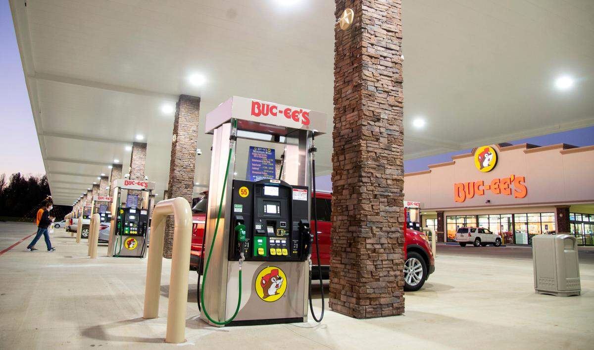 JASON VORHEES/THE TELEGRAPH Macon, GA, 11182020Buc-ee’s opened at 6 a.m. Wednesday morning at 7001 Russell Parkway in Warner Robins. The 53,000 square foot center features 116 fueling stations as well as brisket, homemade fudge, kolaches, Beaver nuggets, jerky and fresh pastries. 