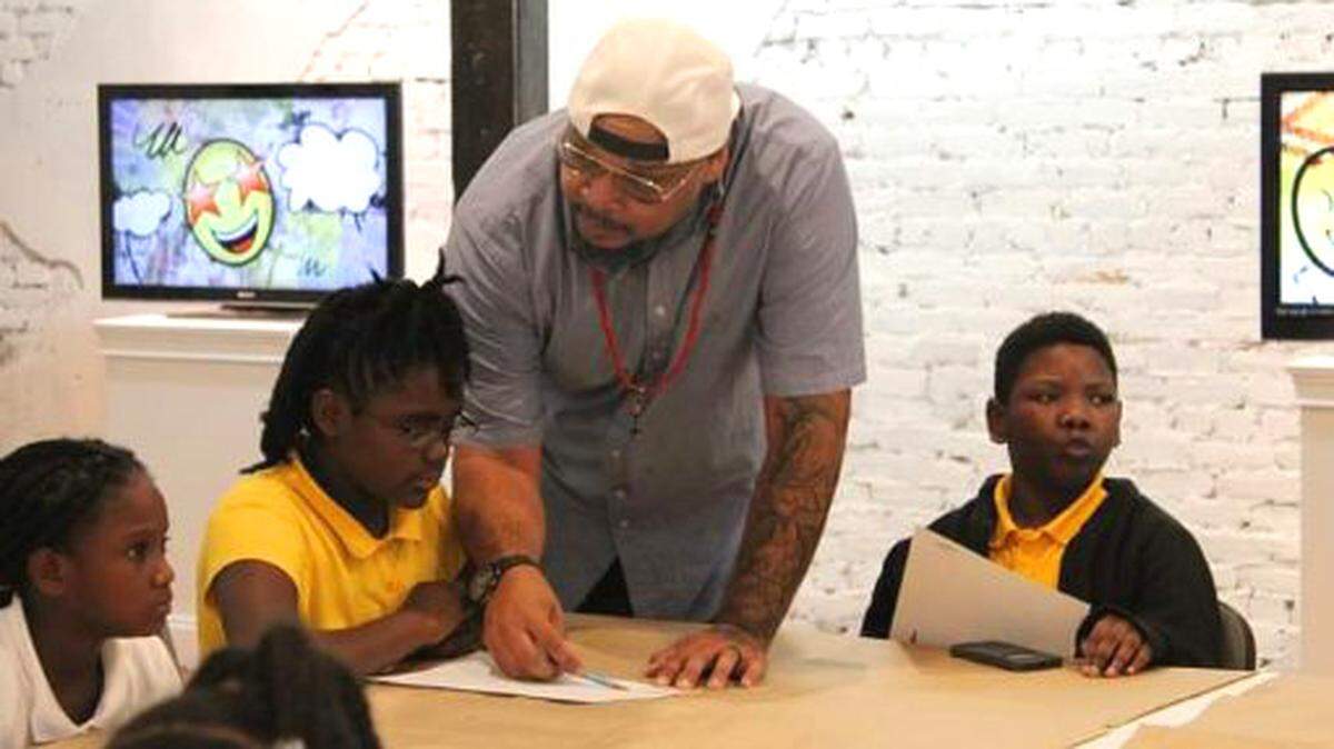 Muralist and portrait artist Kevin Lewis at The 567 Center teaching kids in the Boys & Girls Clubs of Central Georgia’s Art from the Heart Program. As part of today’s First Friday, a show of their work opens at McEachern Art Center at 6 p.m. for display through December.