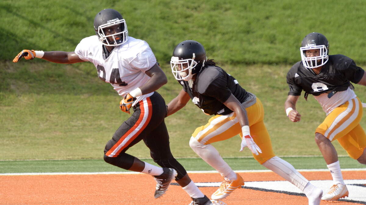 Mercer receiver Avery Ward (84) and the Bears play their first home game of the season Saturday against Stetson.