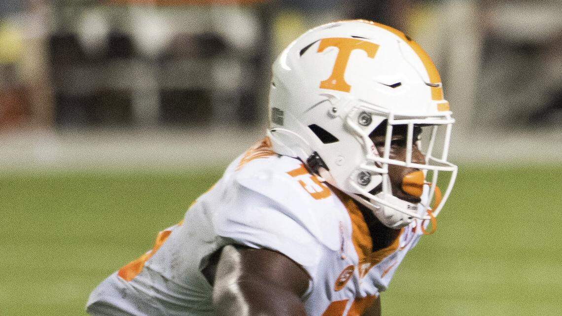 Tennessee linebacker Deandre Johnson ejected for targeting in Georgia game