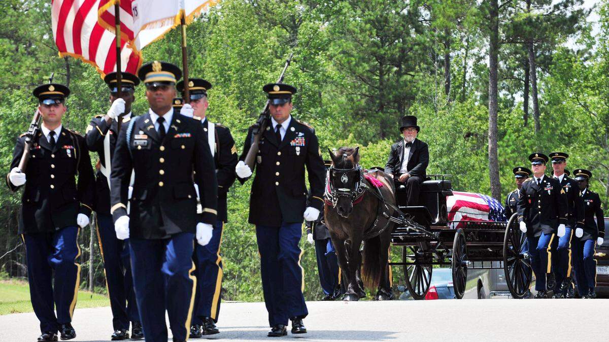 A horse drawn caisson carries the remains of Korean War infantryman Sgt. Thomas Jefferson "Sugar Boy'' Barksdale of Macon at the Georgia Veterans Memorial Cemetery.