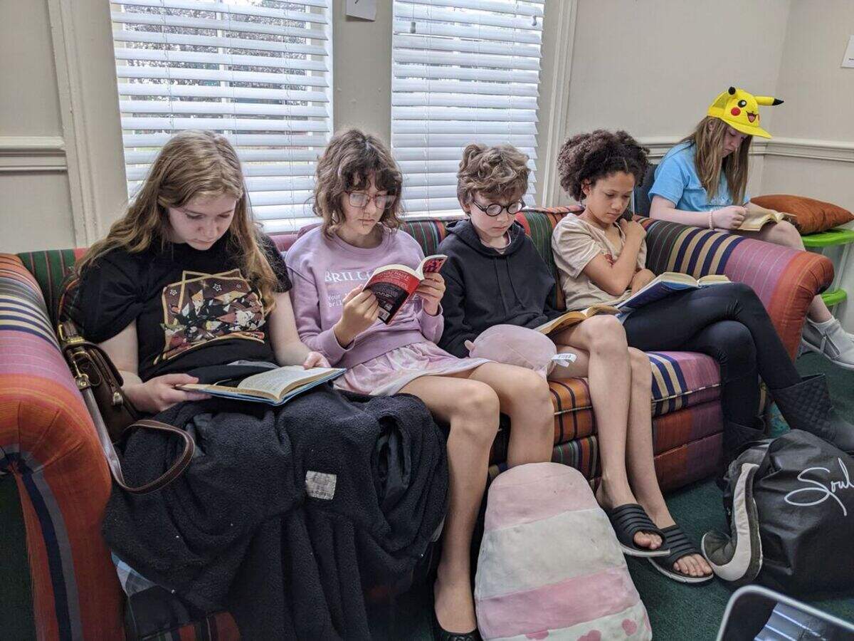 Divis Educational Services offers non-traditional educational pathways and community outreach opportunities to Bibb County home-schooled students.