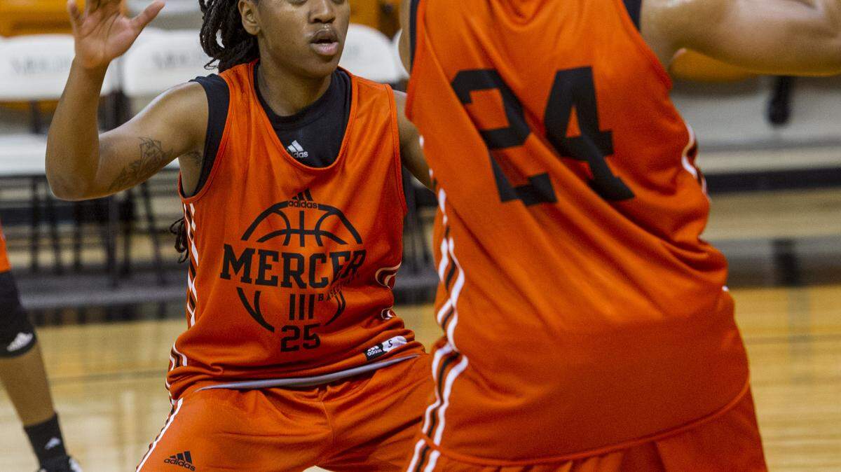 Mercer freshman KeKe Calloway (25) and the Bears are 17-6 overall and 7-1 in Southern Conference play