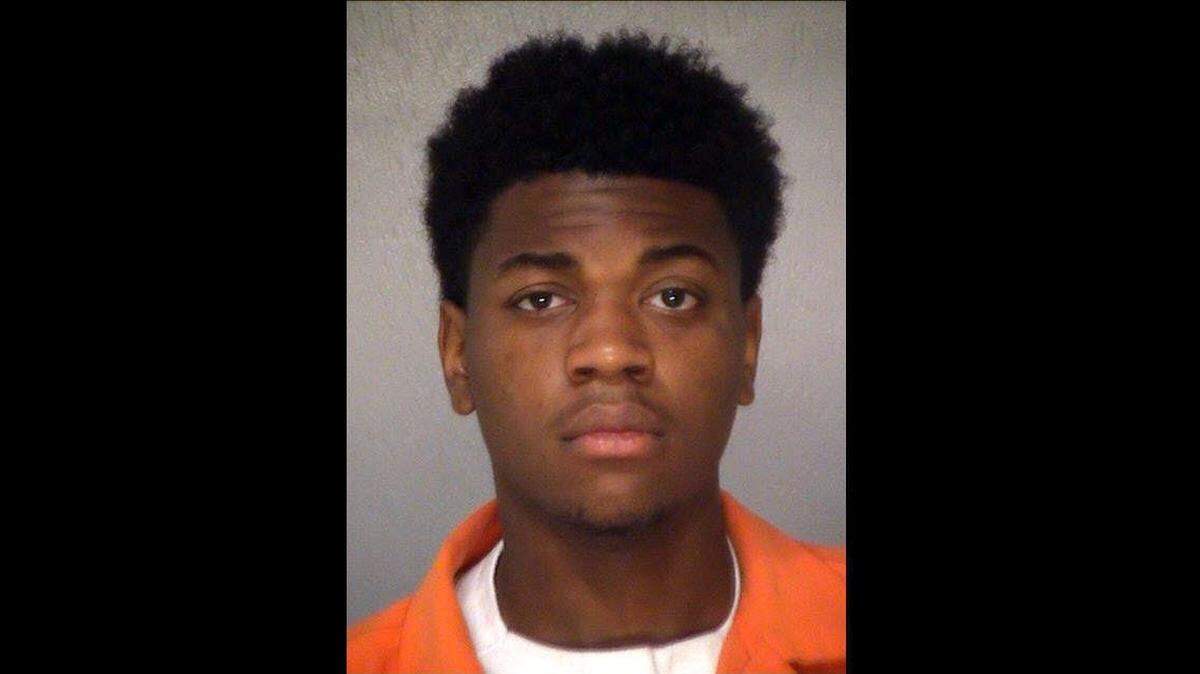 Bibb County Sheriff’s deputies are looking for Bibb County jail inmate Ha’Keem Romaire Barrett. Barrett was being treated at a local hospital when he escaped.