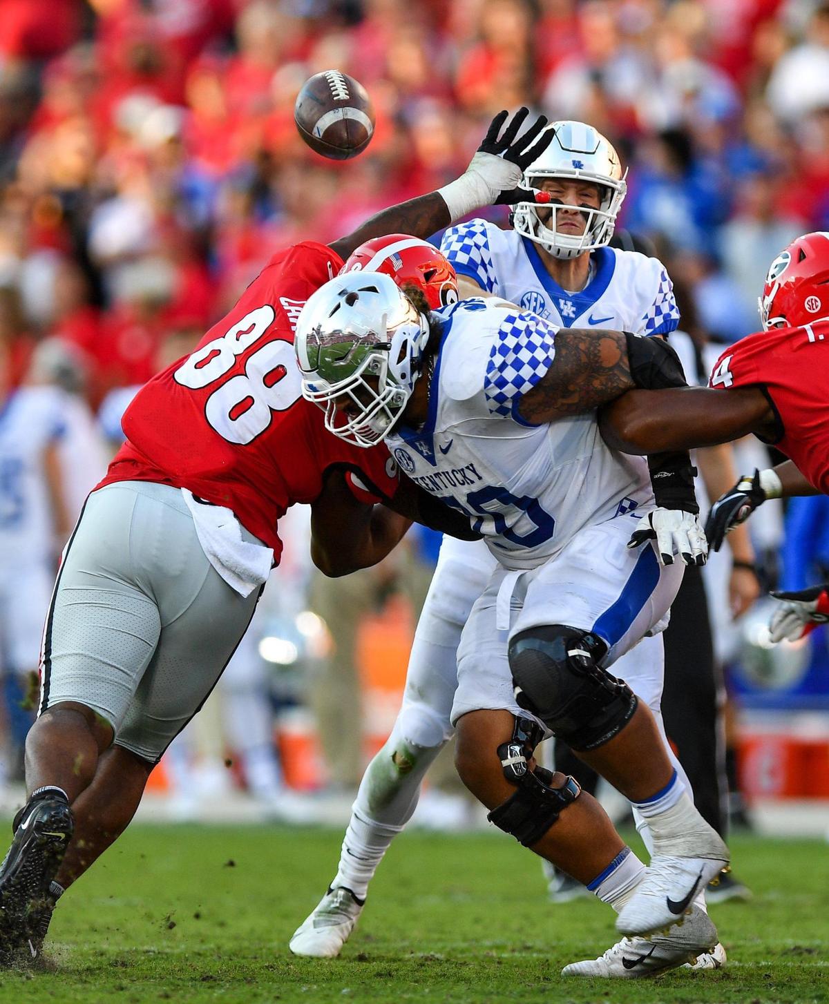 DONN RODENROTH,Athens, Georgia, 10/16/2021: Bulldog defender Jalen Carter pressures Kentucky quarterback Will Levis Saturday as the Bulldogs beat Kentucky 30-13.
