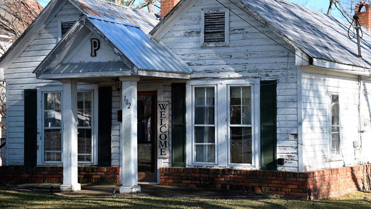 Heather Peebles, owner of Penelope’s Farmhouse Furniture, is opening a home decor storefront at 102 East Heritage Blvd. in Byron.