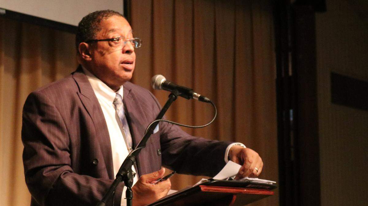 Bibb County Coroner Leon Jones is once again offering free rides home to New Year’s Eve revelers.