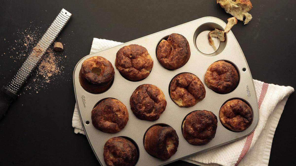 These popovers are made with nutmeg.