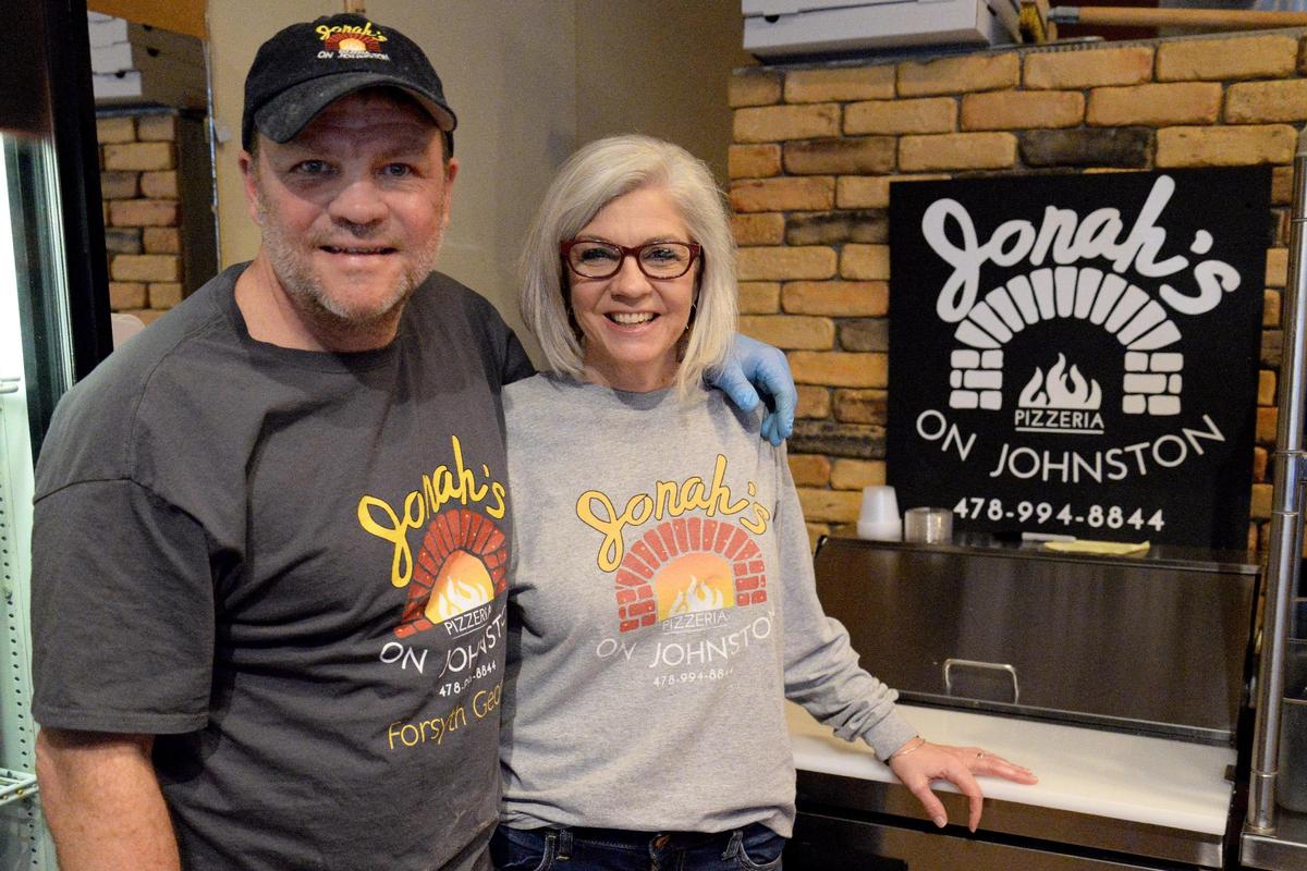 Eric and Laurie Thomas, owners of Jonah’s on Johnston Pizzeria, say they want to make Jonah’s the new spot for people to go in Forsyth. “What we want is a local place where people love to come and hang out and eat and can be their weekly place to come with their family,” Laurie says.