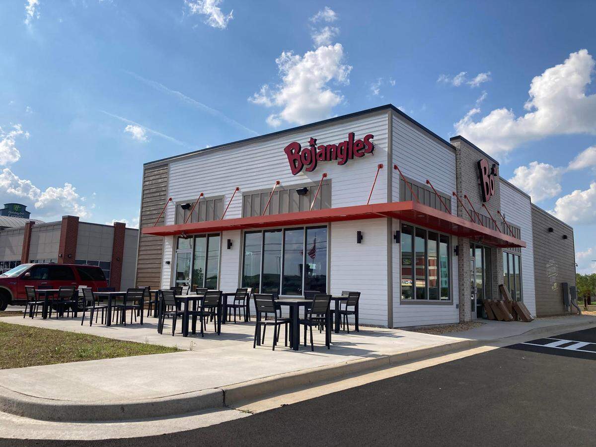 Fast-food chicken chain Bojangles, based in Charlotte, settles sexual harassment and retaliation lawsuit filed last year by U.S. Equal Employment Opportunity Commission.