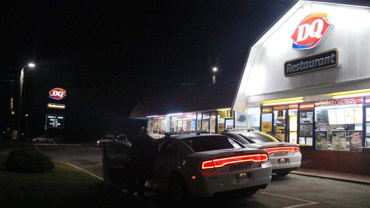 Bibb County sheriff's deputies respond to a robbery at the Dairy Queen at 3855 Pio Nono Ave. Monday night.