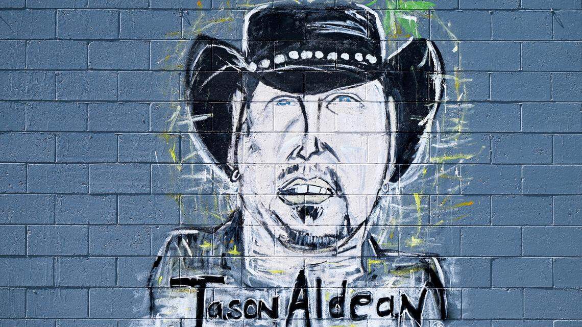 A new Macon mural turned Jason Aldean into a cartoon. Here’s how he reacted
