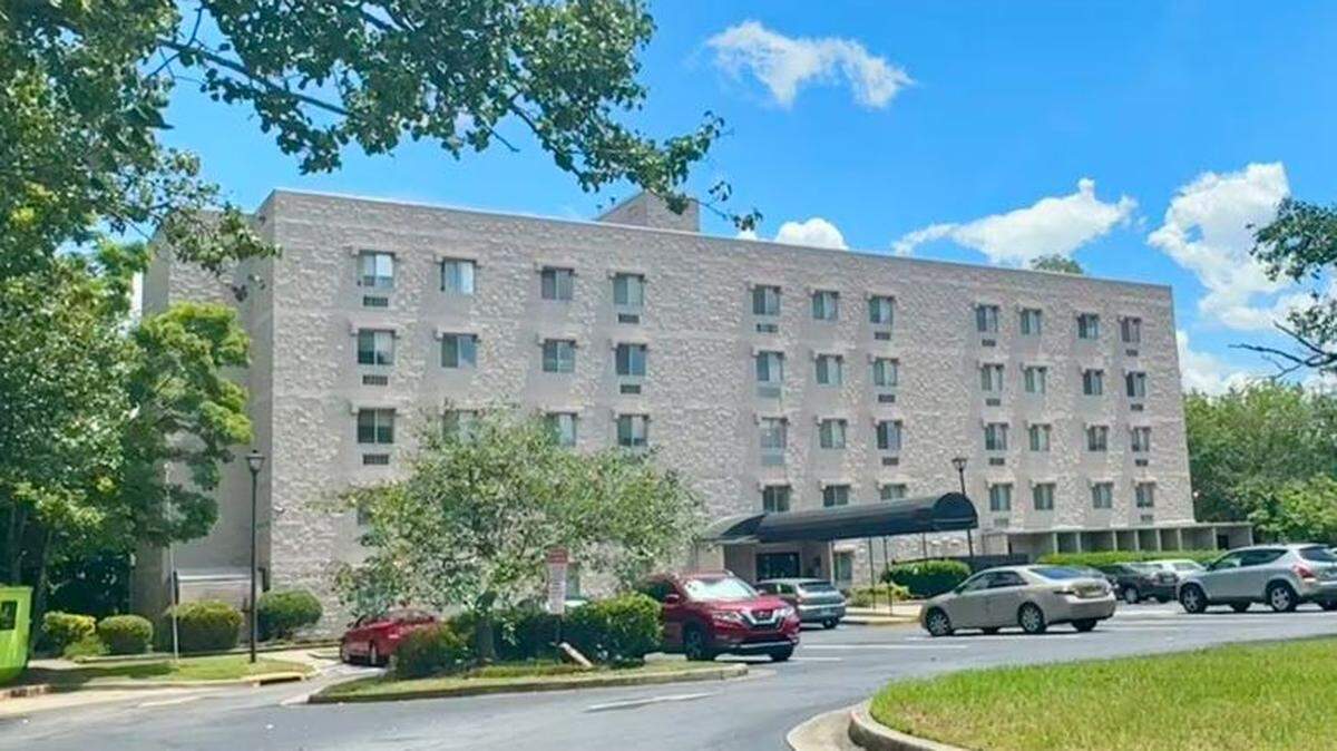 Clisby Towers apartments on Vineville Avenue in Macon, just west of I-75, where officials say Oregon sex-offender and prison escapee Steven Craig Johnson had been living since 2011. (Joe Kovac Jr. / AJC)
